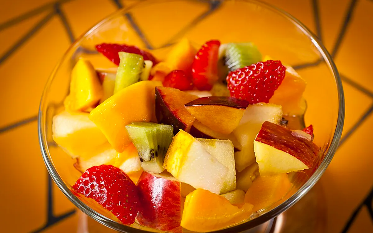 Foto editorial tentang freeze dried vs buah segar untuk diet